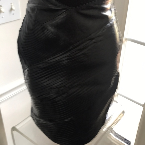Hannah’s Pang Leather Skirt - Picture 2 of 8